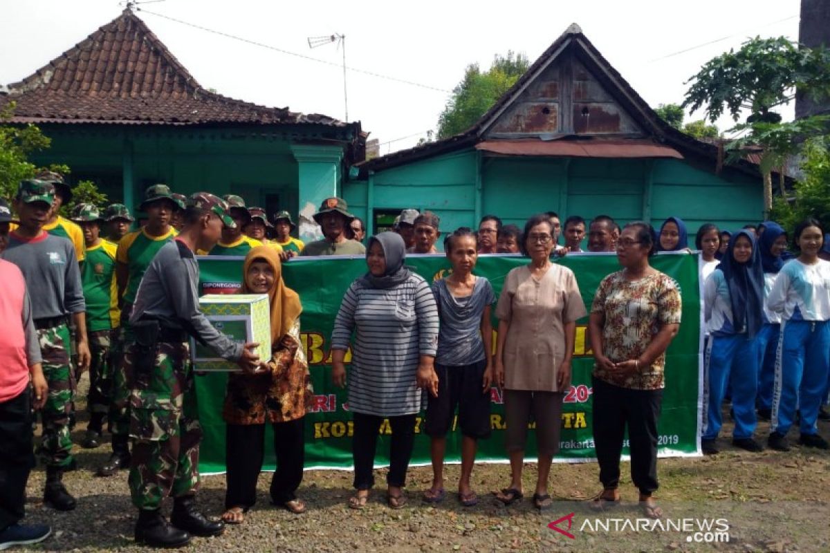 Hari Juang, anggota TNI bersih-bersih rumah Brigjen Slamet Riyadi