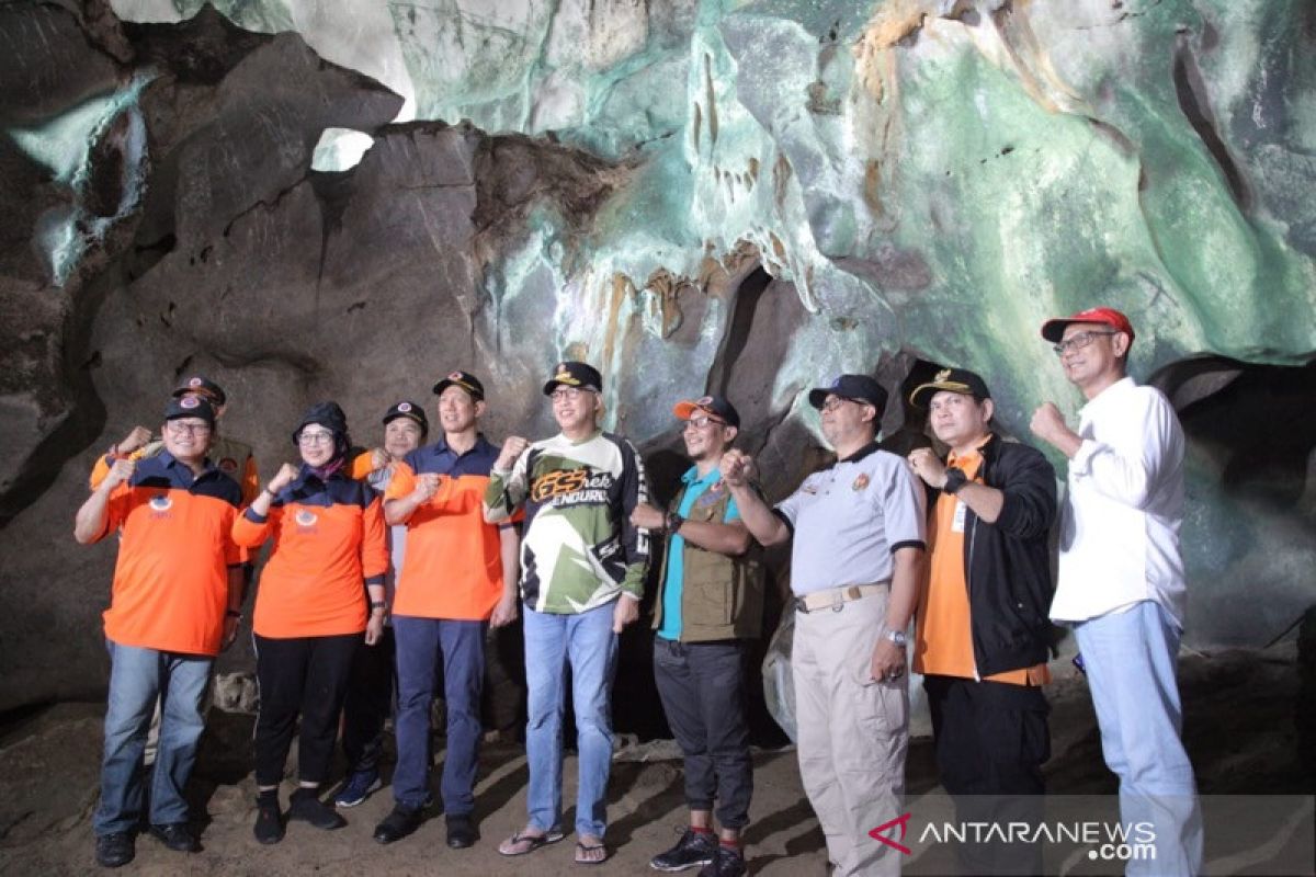 Kepala BNPB sematkan tiga Rompi Juragan Pertama