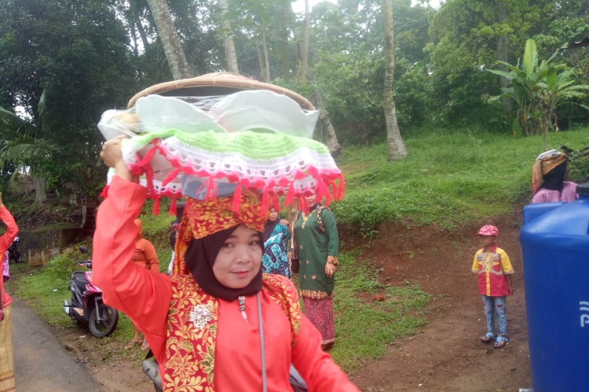 Lomba Badulang meriahkan Payakumbuh Botuang Festival