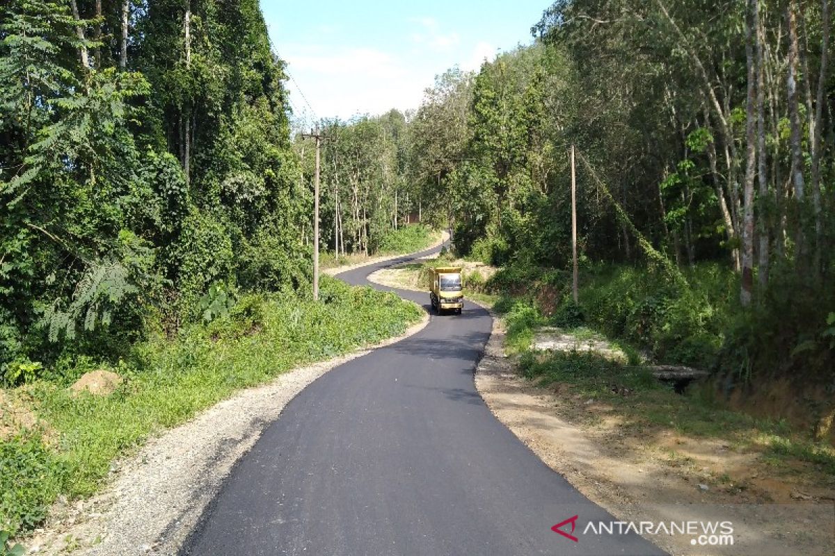 Jalan ke Panyabungan Timur  di hotmix