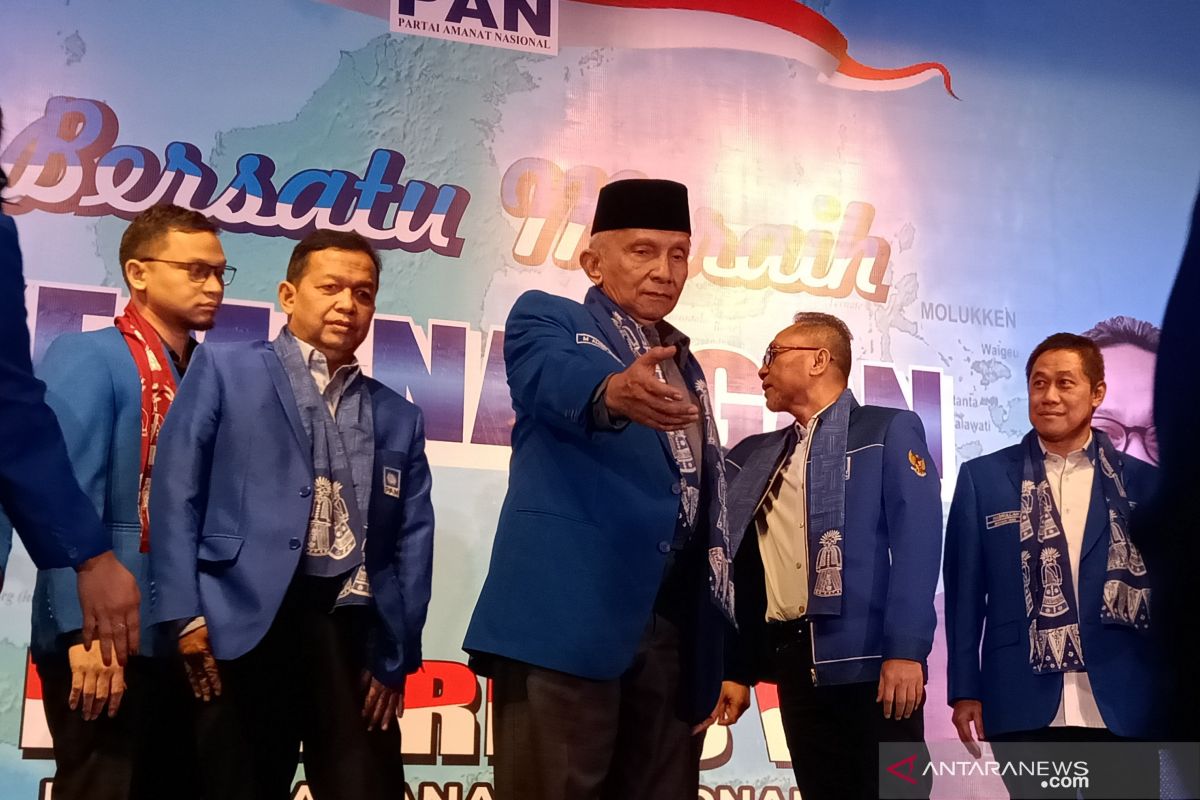 Peserta teriak "lanjutkan" saat rakernas PAN, Amien Rais geram