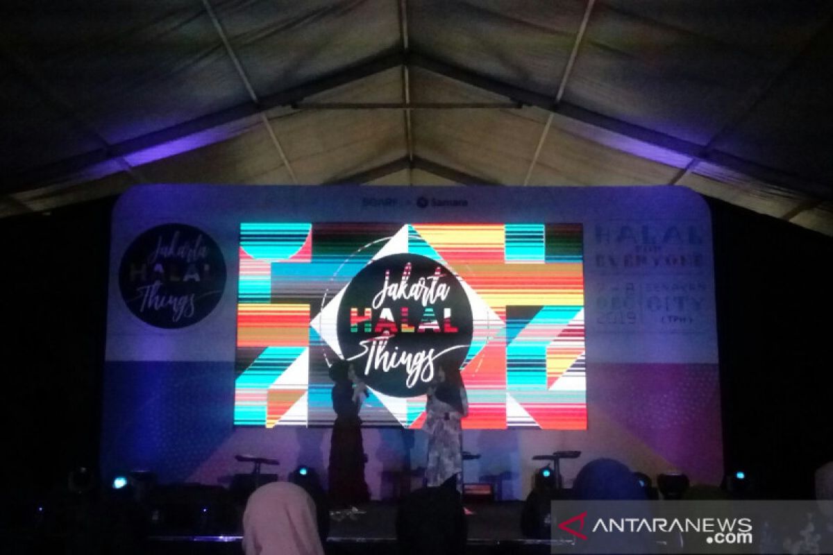 Supermodel Amerika Serikat Halima Aden meriahkan Jakarta Halal Things 2019