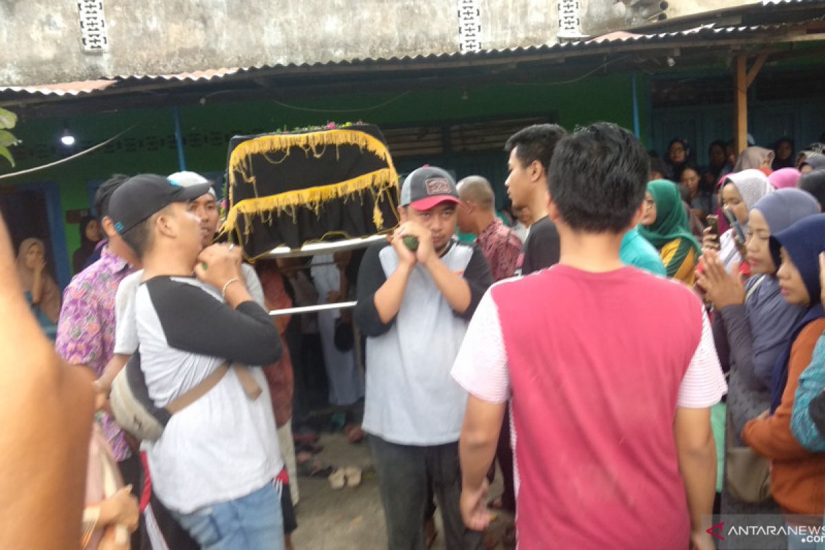 Korban meninggal kecelakaan bus rombongan guru TK di Blitar dimakamkan