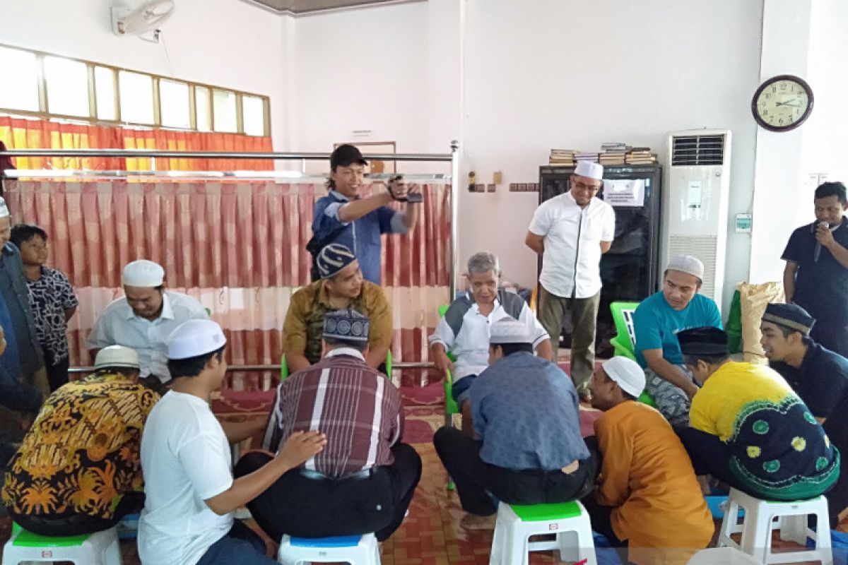 Muhammadiyah provides reflexology training for blind people