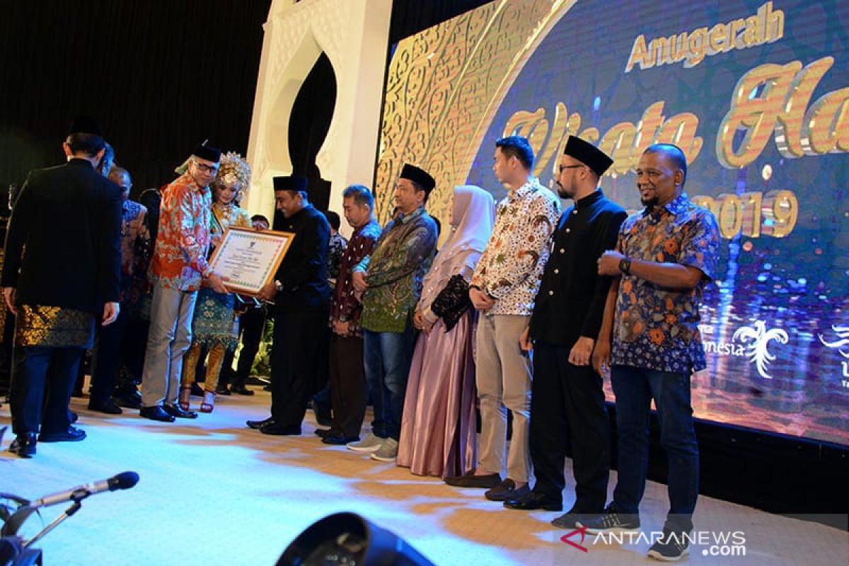 Anugerah Wisata Halal