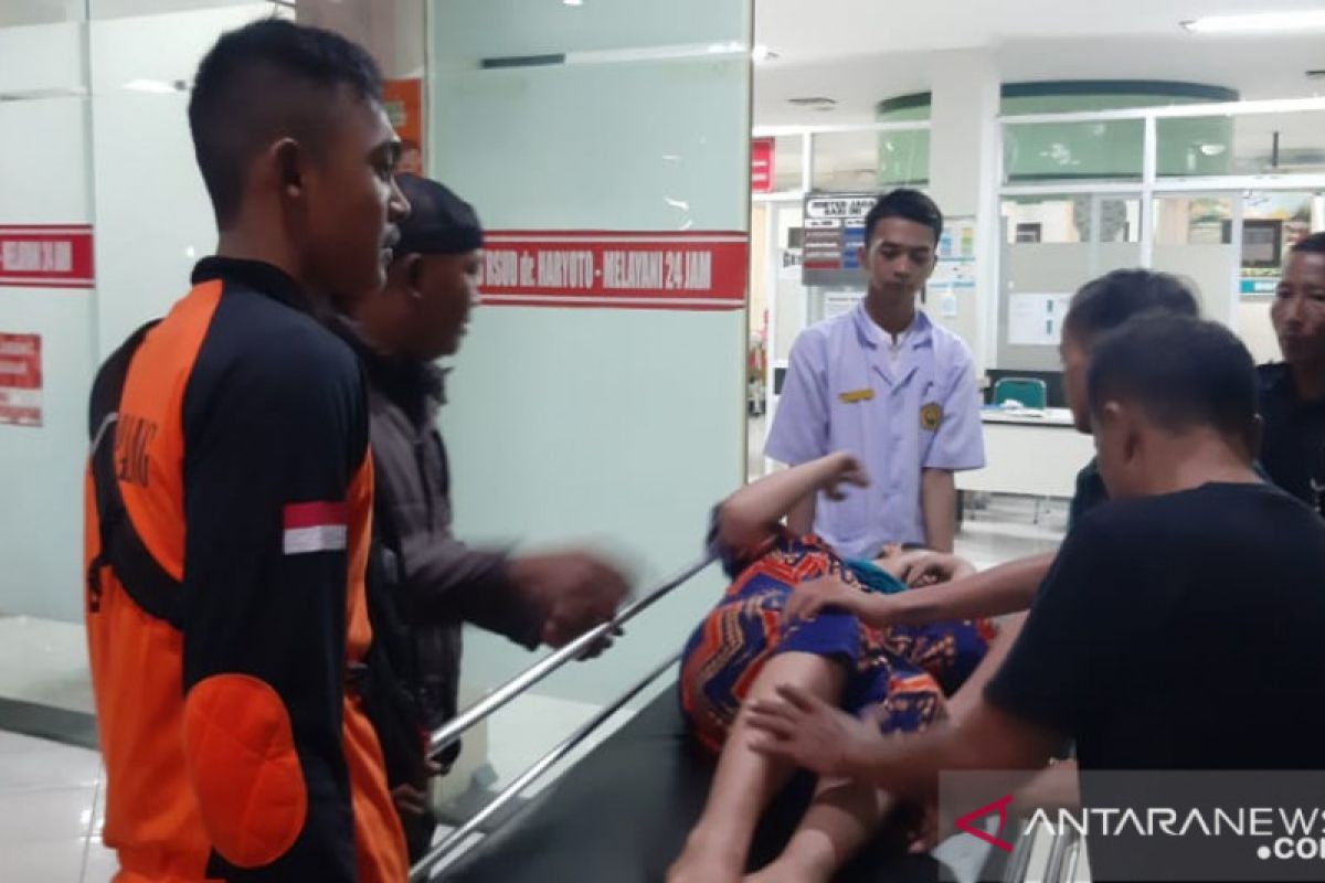 Angin kencang terjang Lumajang saat pawai budaya, sejumlah warga terluka