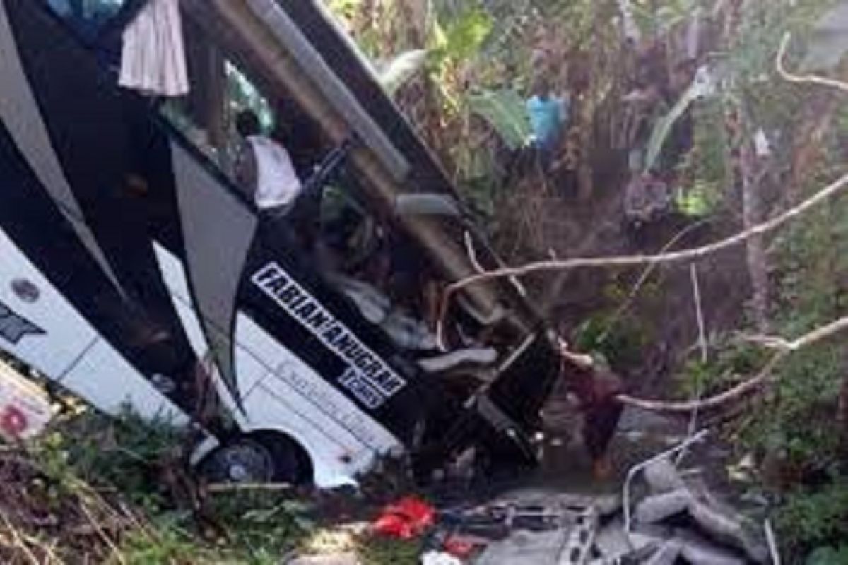 Bus rombongan guru TK terguling, lima orang meninggal