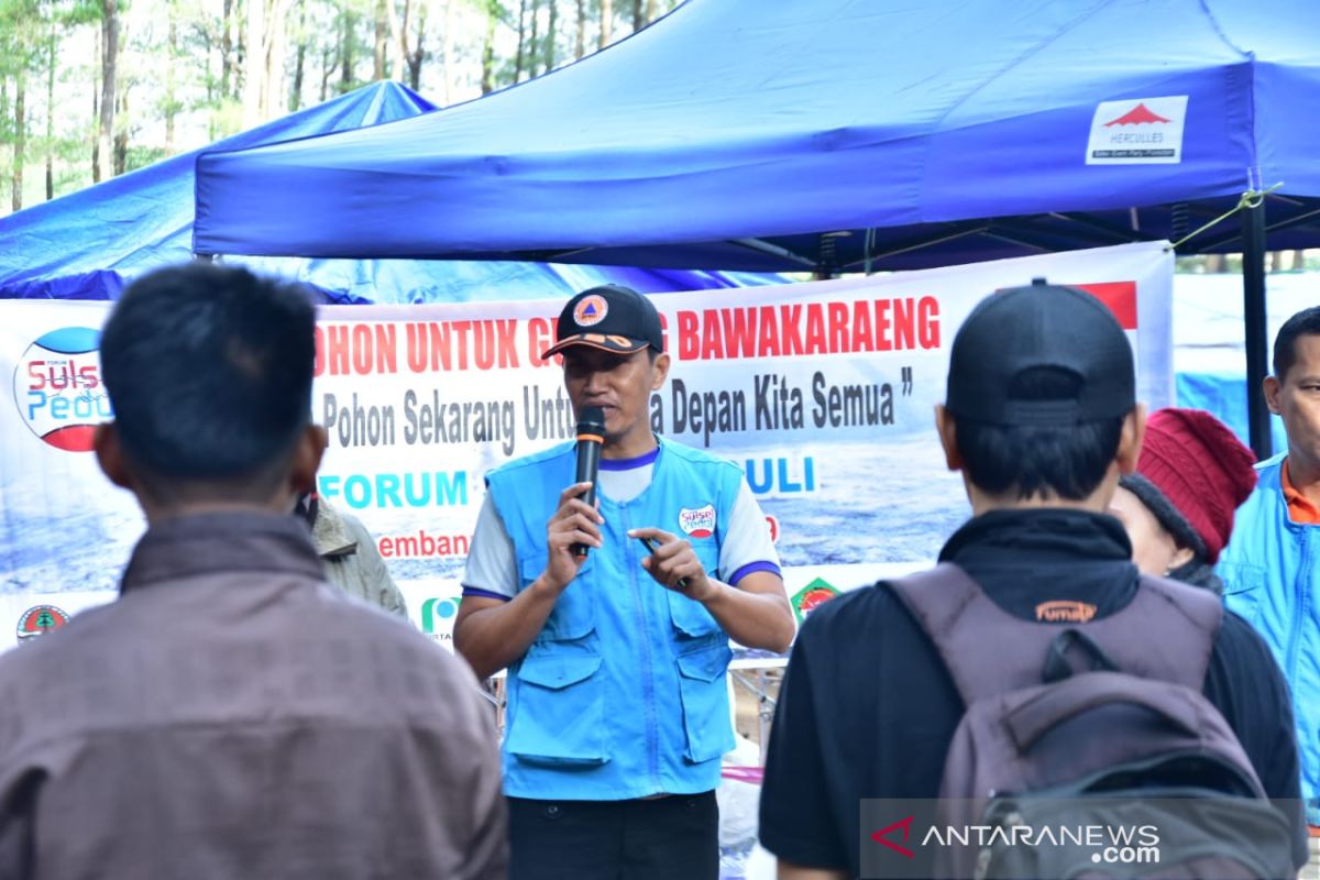 FSP bersama penggiat alam terbuka tanam pohon di Gunung Bawa Karaeng