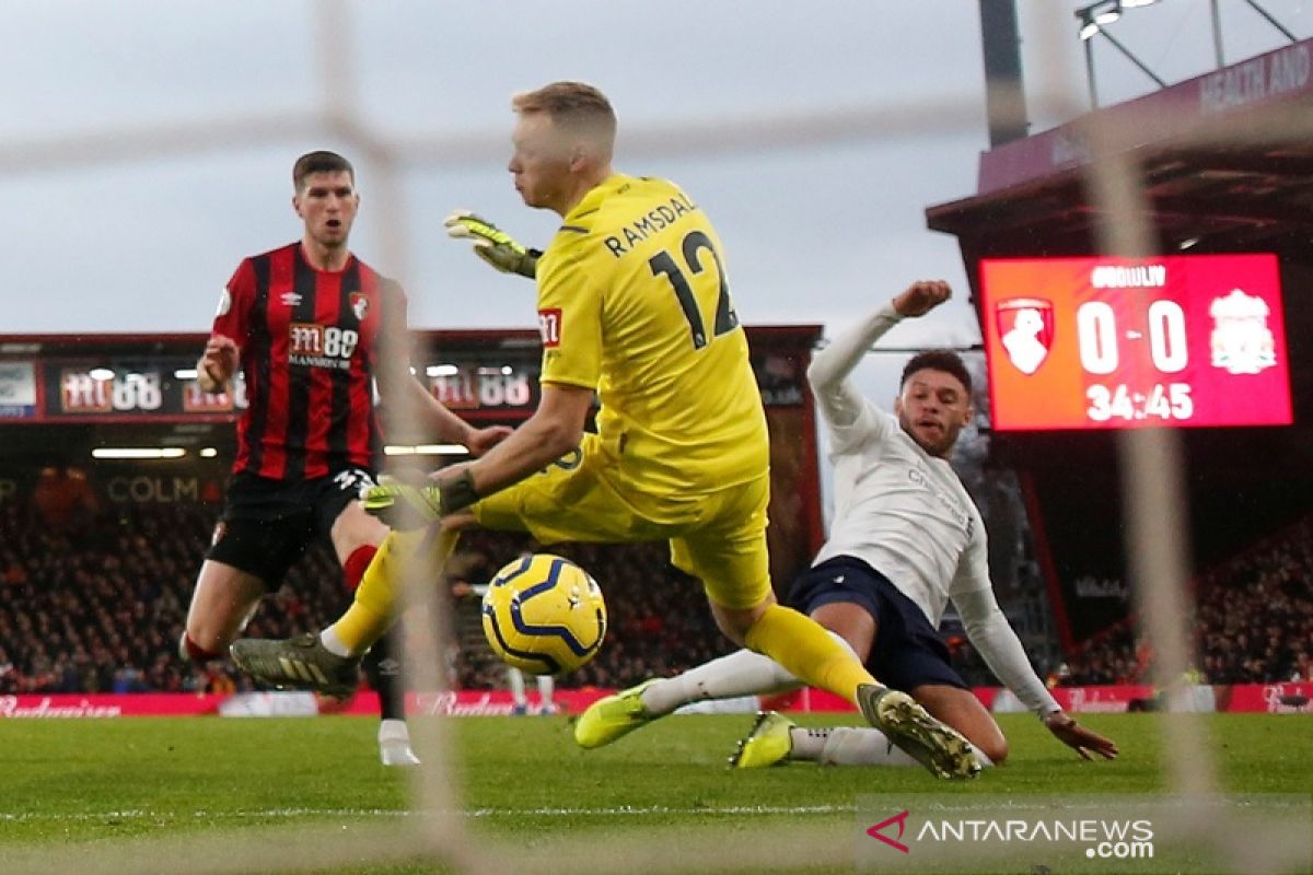 Oxlade-Chamberlain sempat "diceramahi" Henderson sebelum cetak gol