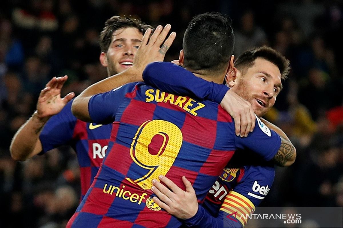 Barcelona hancurksn Mallorca 5-2 tiga gol Messi menandai selebrasi kemenangan trofi Ballon d'Or keenam kalinya