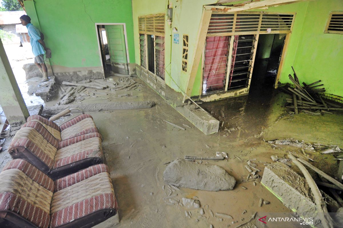 Korban banjir Sigi mulai terserang sejumlah penyakit hingga stres ringan