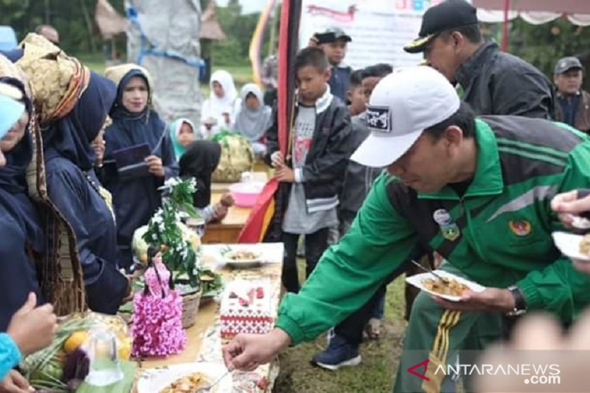 Padang Panjang campaign "Germas" through the Rujak and Pical Festival