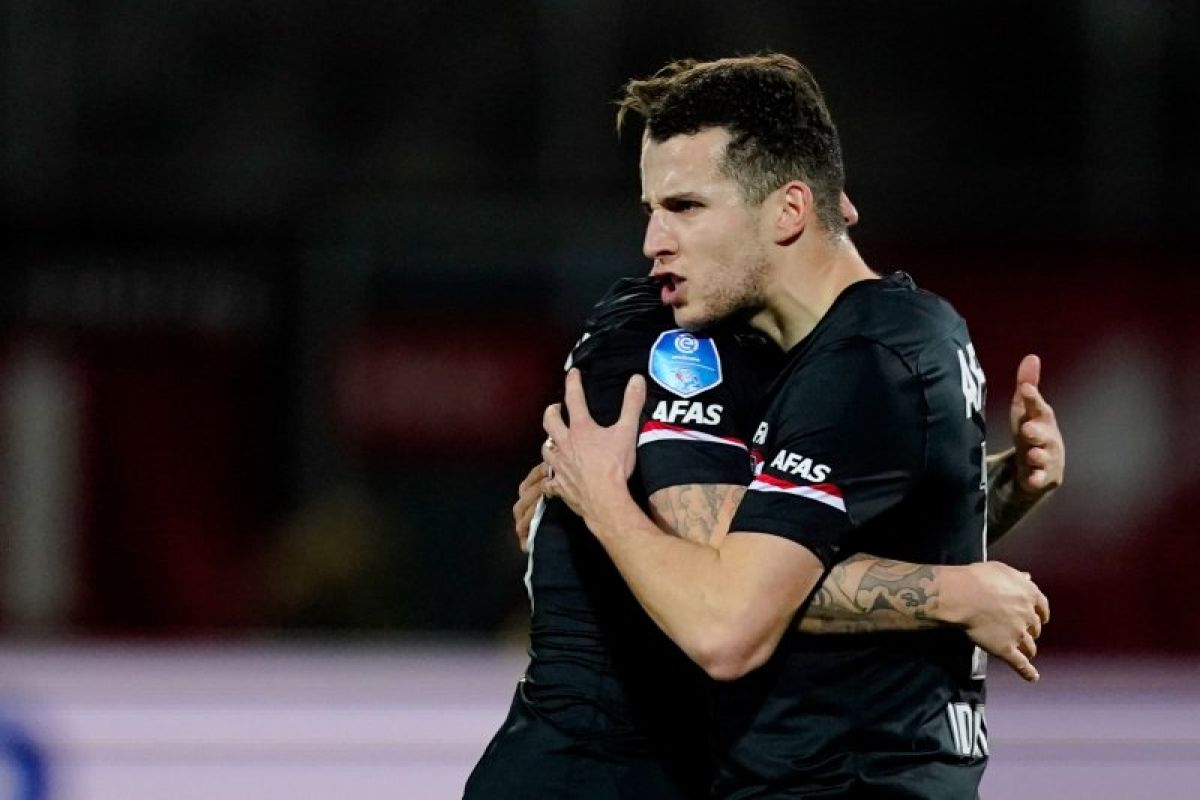 Dwigol Oussama Idrissi antarkan AZ Alkmaar menempel ketat Ajax