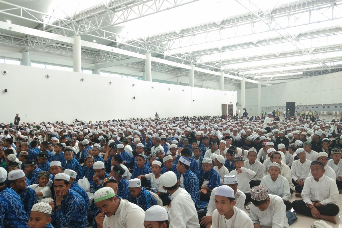 2.000 anak yatim doakan terminal baru Syamsudin Noor
