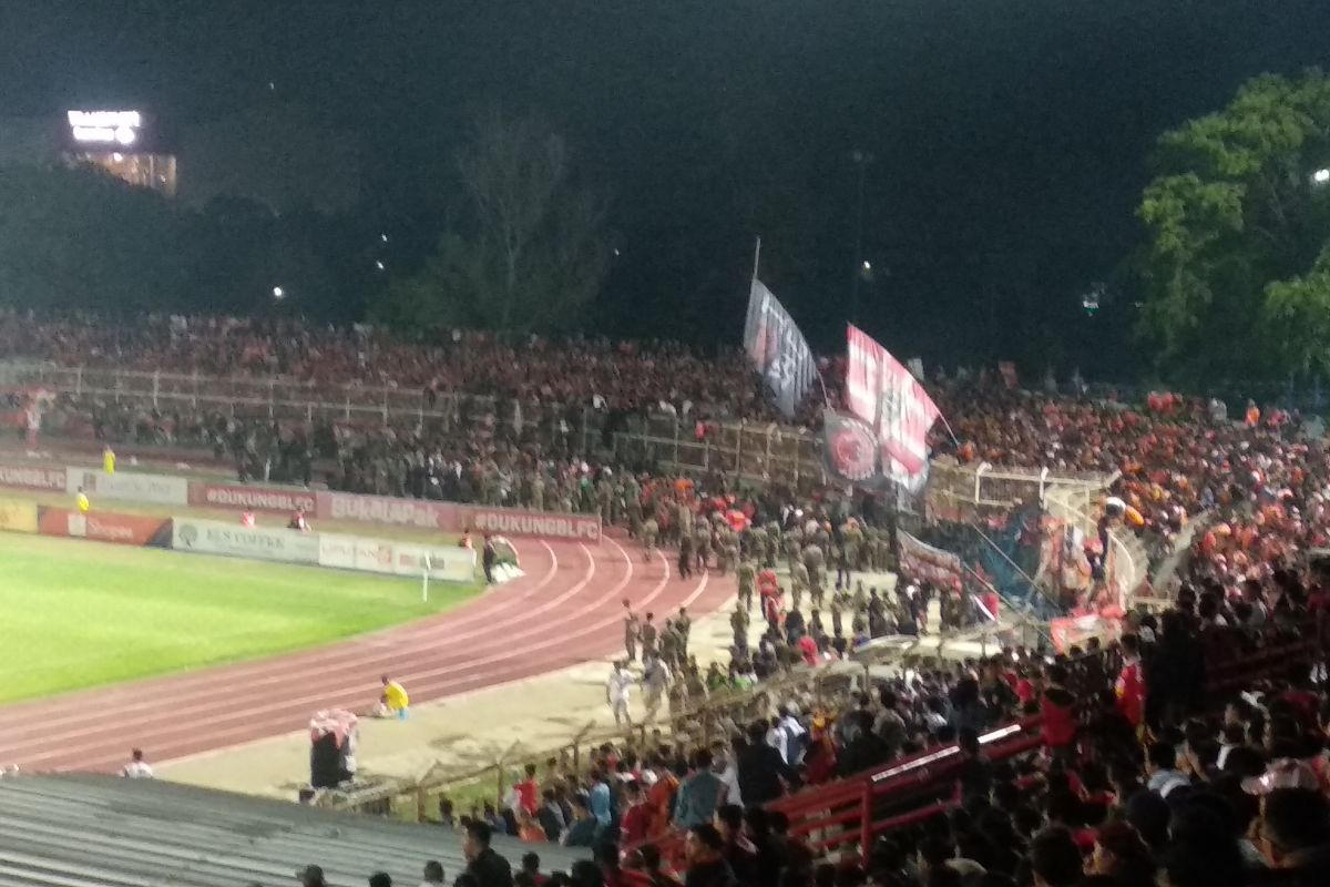 Pewarta Lampung protes panitia pertandingan Perseru Badak Lampung-Persija