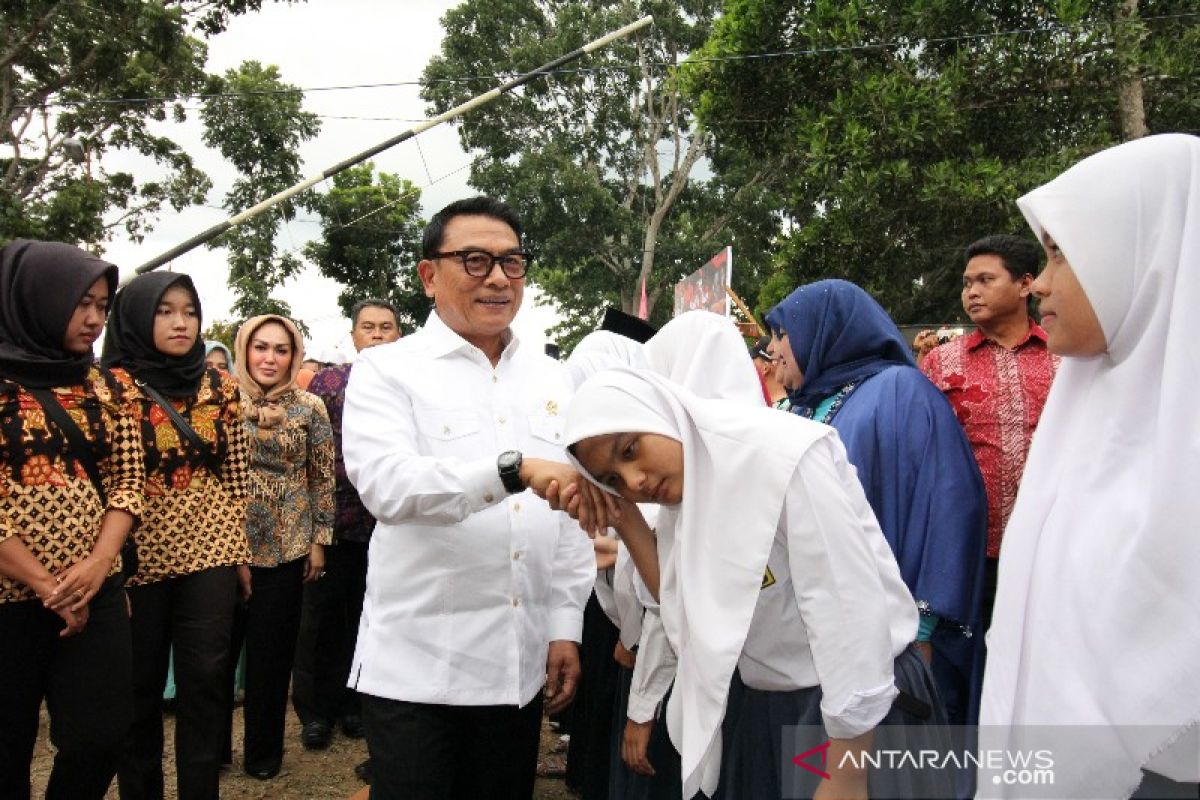 Peletakan batu pertama monumen Jenderal Abdul Haris Nasution oleh Moeldoko di Madina