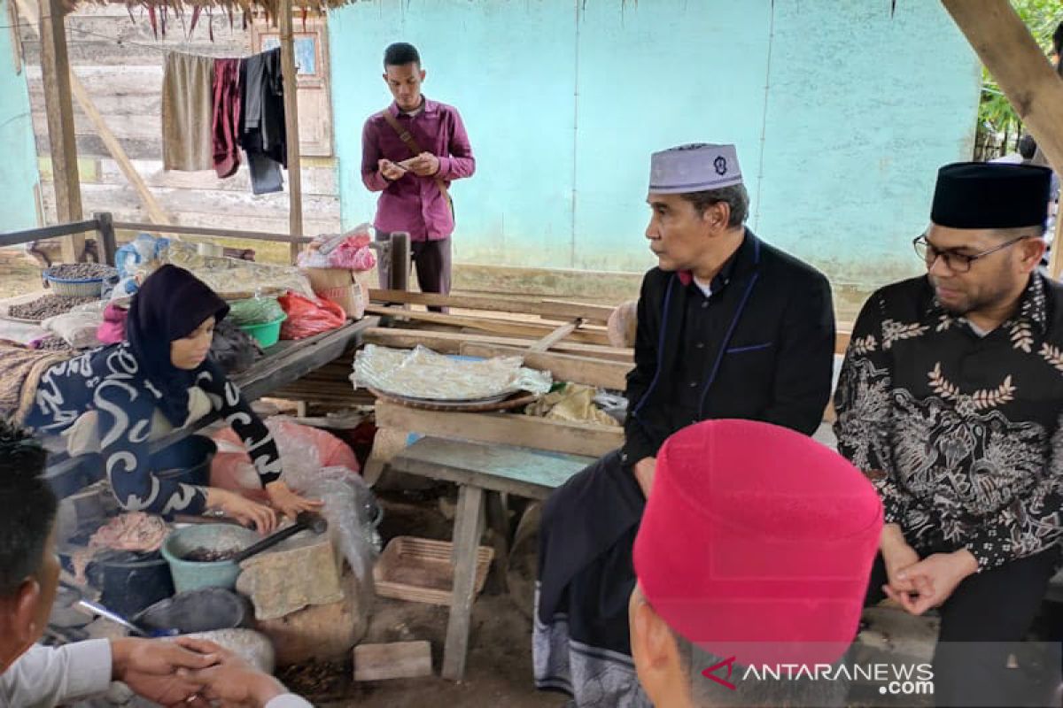 Anggota DPR kunjungi penderita lumpuh usai melahirkan di Aceh Timur