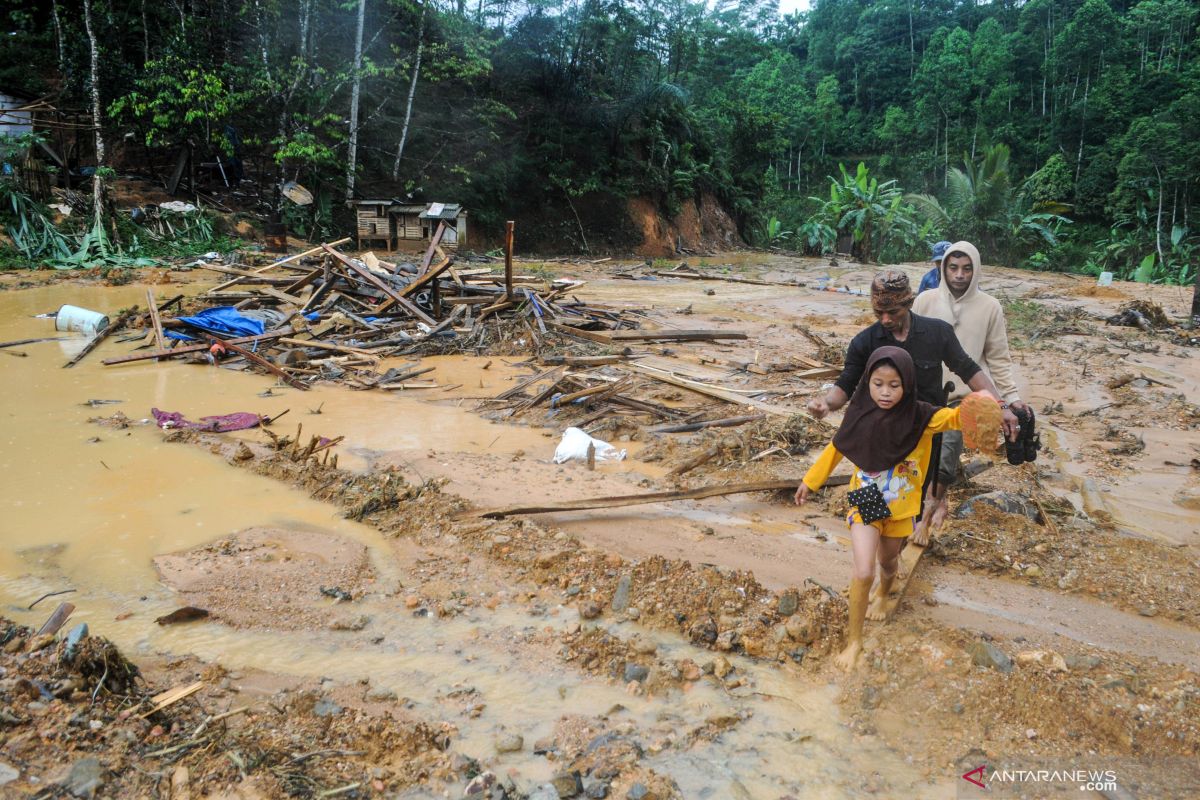 Kerugian akibat banjir bandang  di LebakRp16,8 miliar