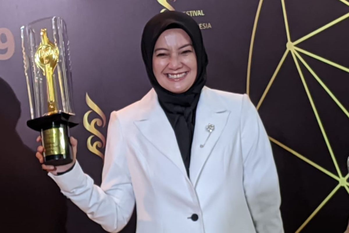 Piala Citra Pendukung Wanita Terbaik diraih oleh Cut Mini di FFi 2019