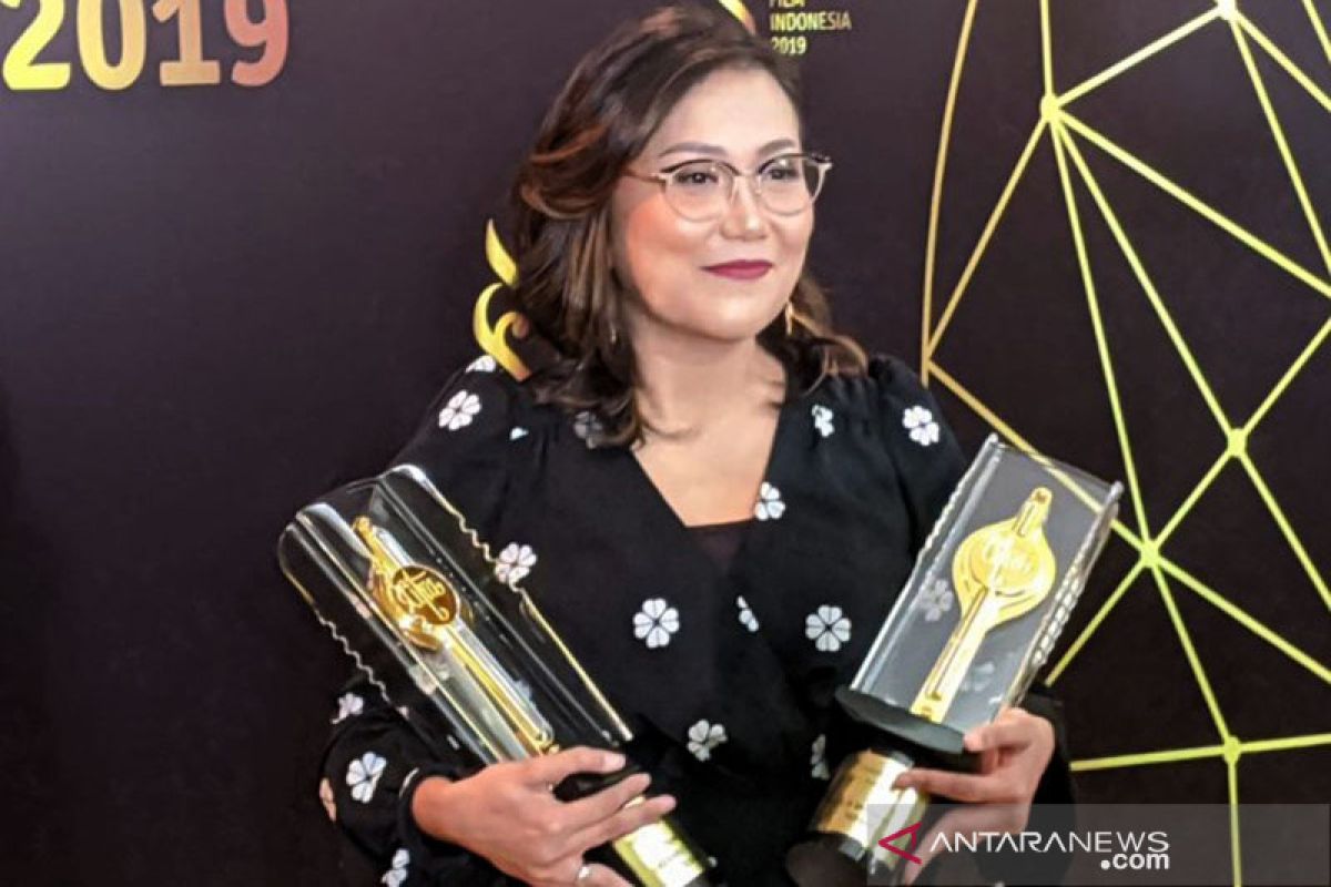 Gina S. Noer borong piala Penulis Skenario Terbaik FFI 2019