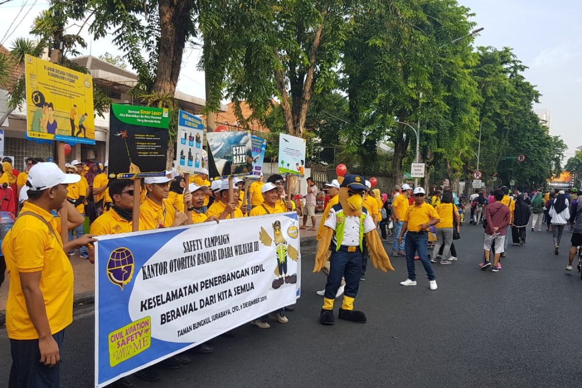 Othan III kampanye keselamatan penerbangan sipil di Taman Bungkul Surabaya