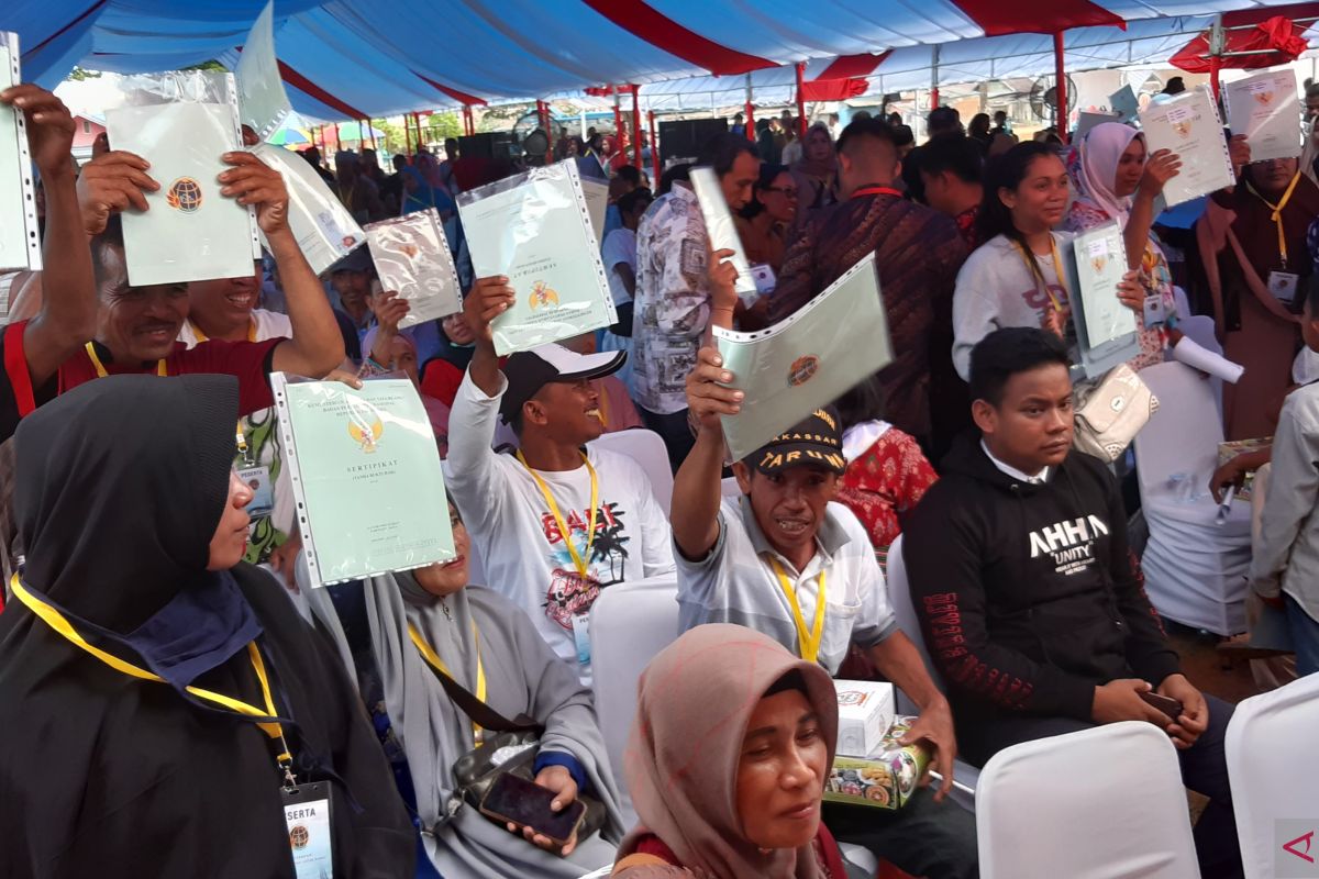 BPN bagikan 800 sertifikat tanah gratis warga Kendari