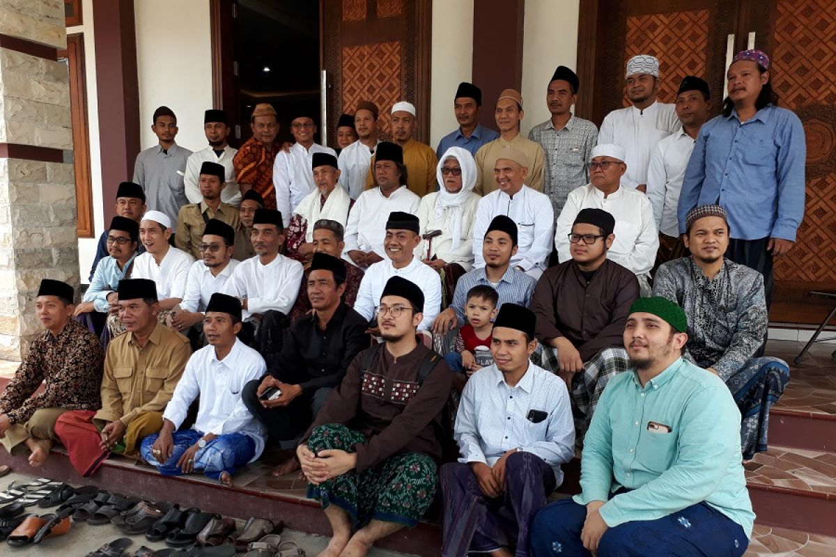 Pengasuh Pesantren Lirboyo minta Gus Muwafiq hati-hati dalam berdakwah