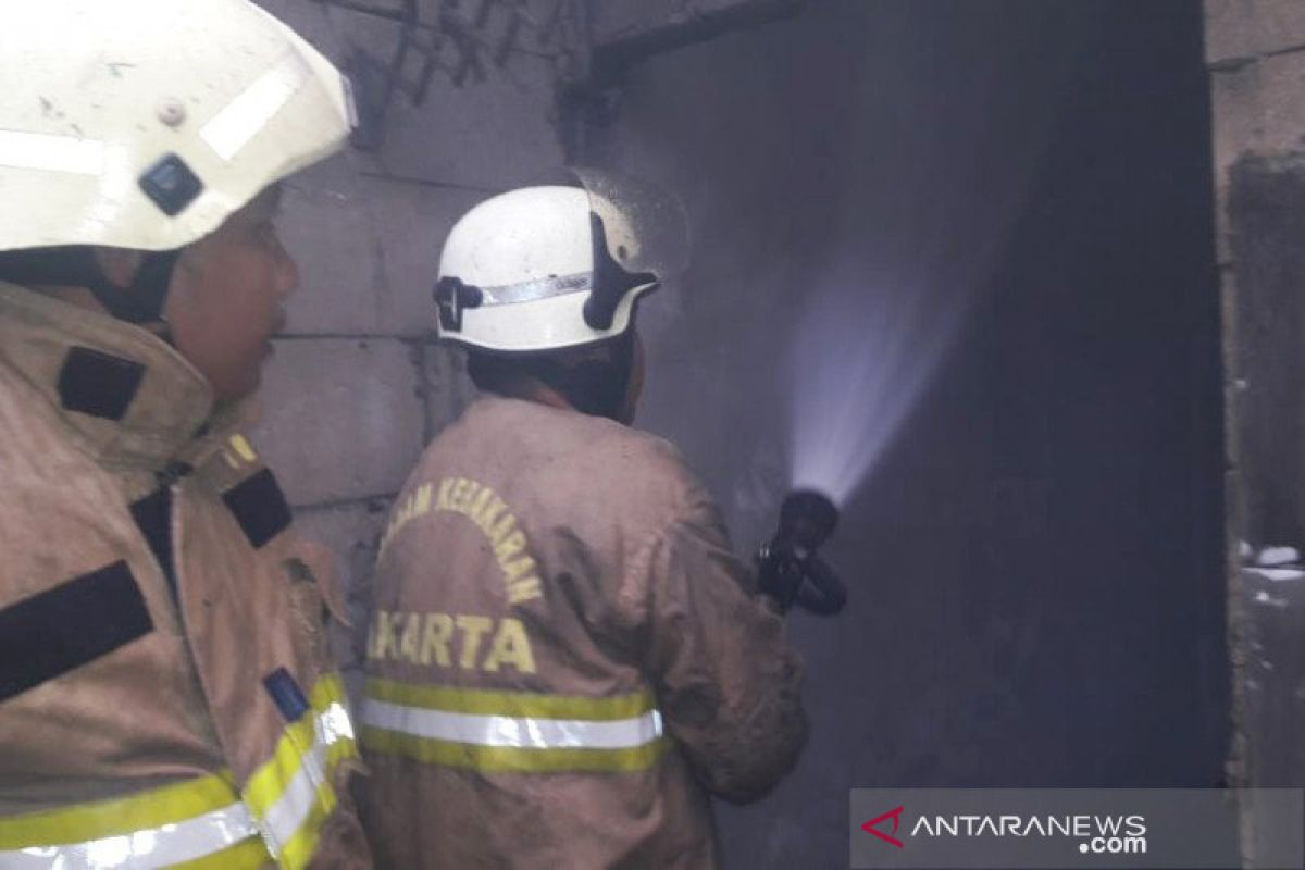 Ditinggal kerja pemiliknya, rumah di Cipayung terbakar