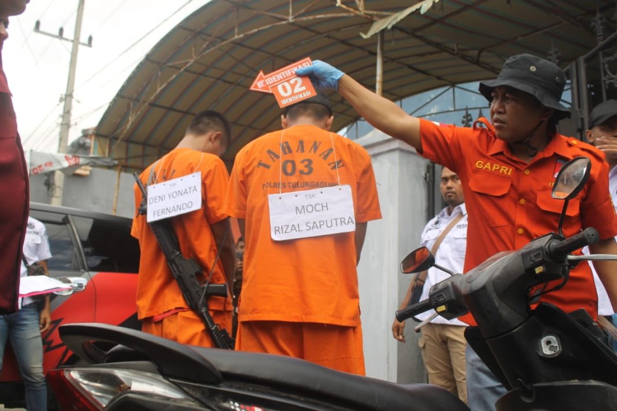 Polisi rekonstruksi pembunuhan pasutri di Tulungagung