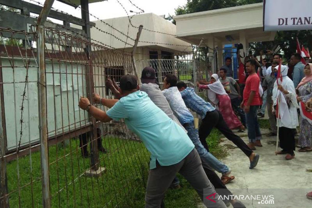 Demo IKBAL di PT PAG berakhir ricuh