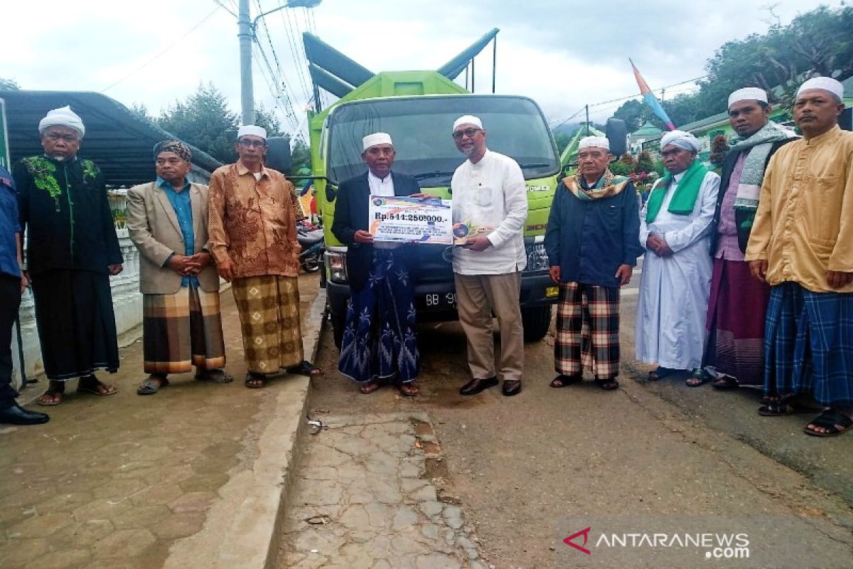 Bank Sumut serahkan truk sampah ke Pesantren Musthofawiyah
