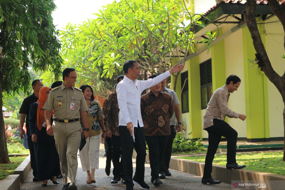 Alasan Jokowi tak hadir di Hakordia KPK: bagi-bagi tugas dengan Ma'ruf
