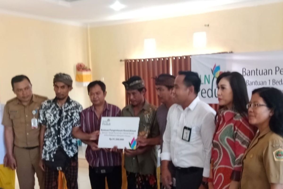 PLN Bali bedah rumah masyarakat miskin di Gianyar