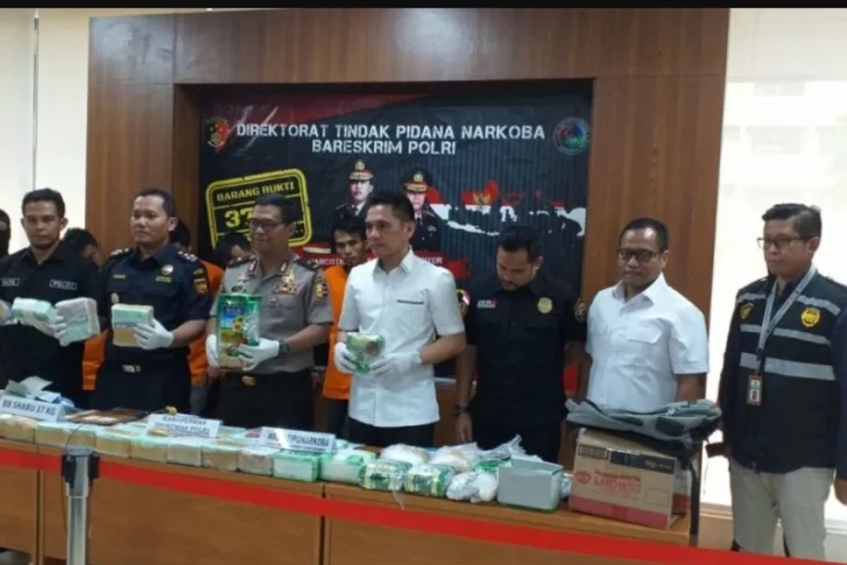 Bareskrim Polri tangkap empat kurir pembawa 37 kg sabu-sabu dari Malaysia