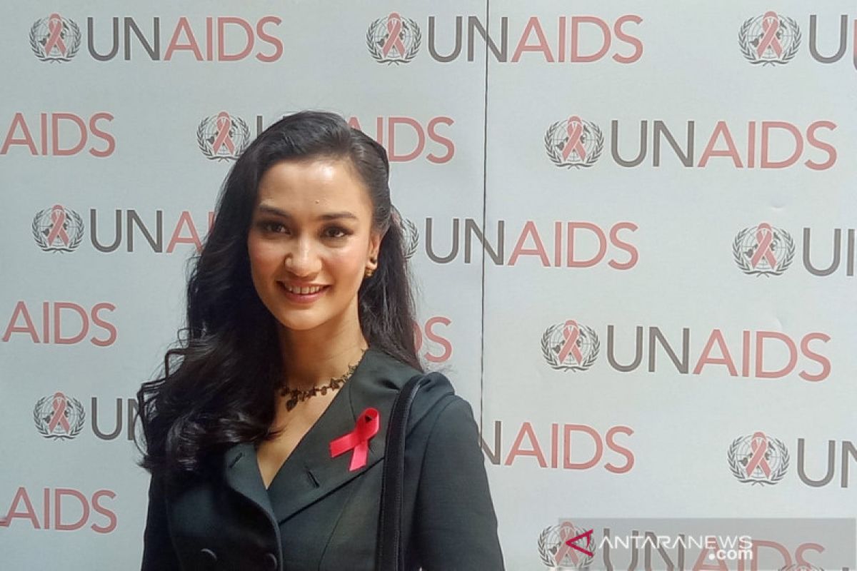 UNAIDS National tunjuk aktris Atiqah sebagai Goodwill Ambasador Indonesia