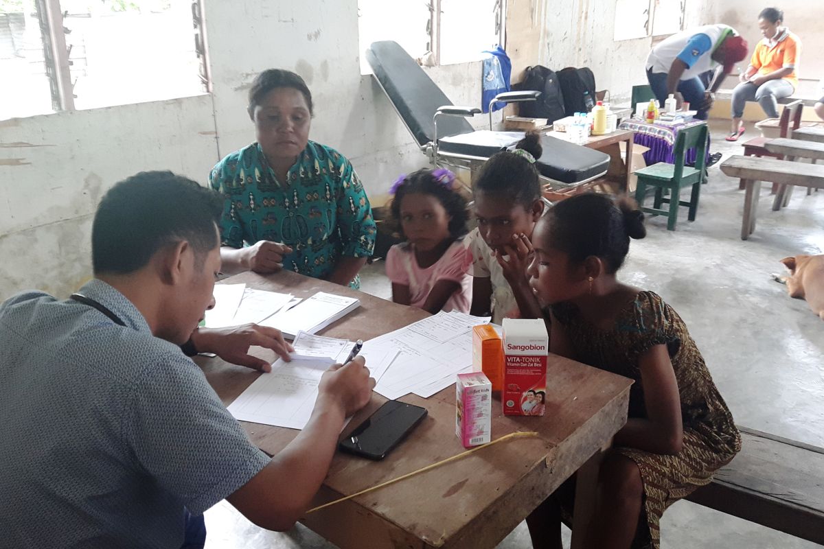 Angkasa Pura Biak Numfor gelar pengobatan gratis bagi warga Pulau Owi