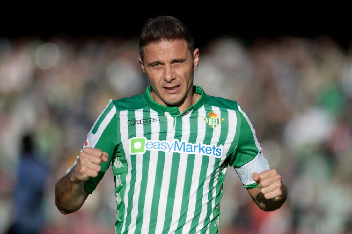 Penyerang Real Betis Joaquin menjadi pecetak trigol tertua di La Liga