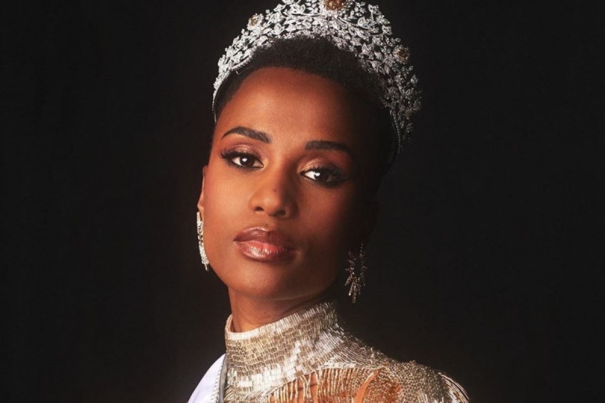 Miss Universe 2019 Zozibini Tunzi, sang aktivitis dan model