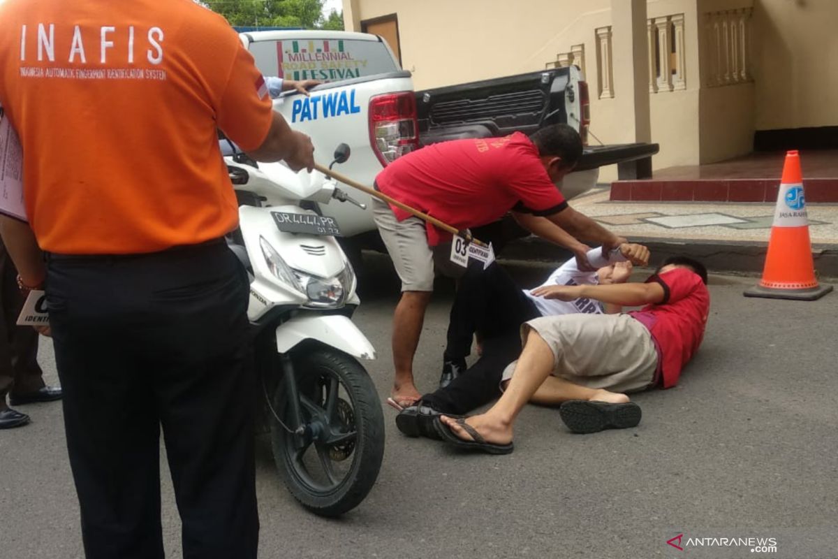 Sembilan polisi penganiaya Zainal Abidin jalani rekonstruksi