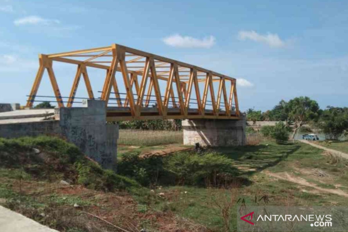 Pembangunan Jembatan Kuning terhenti, warga Muaragembong mengeluh