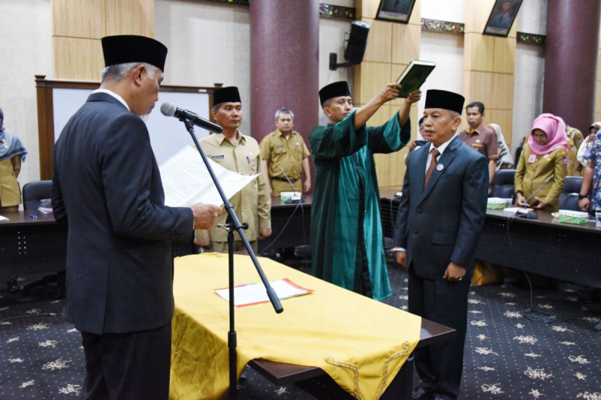 Syahrial Kamat resmi menjabat Kadis Pertanian Kota Padang