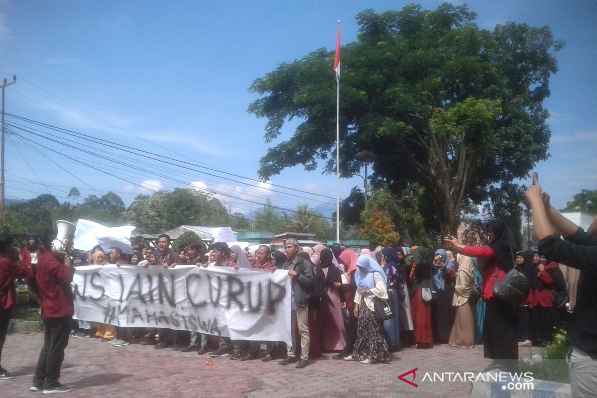 Mahasiswa IAIN Curup tuntut transparansi anggaran