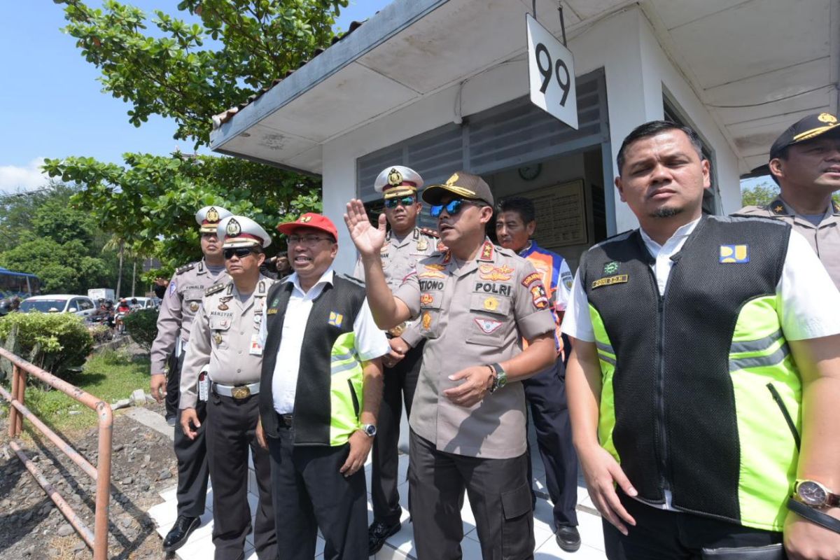 Polri rekayasa lalin di perlintasan KA Purwosari saat  mudik Natal