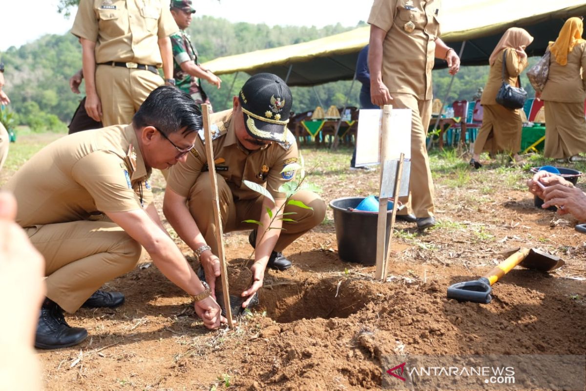 Forkopimda Kabupaten Gowa tanam pohon di Hari Juang TNI AD