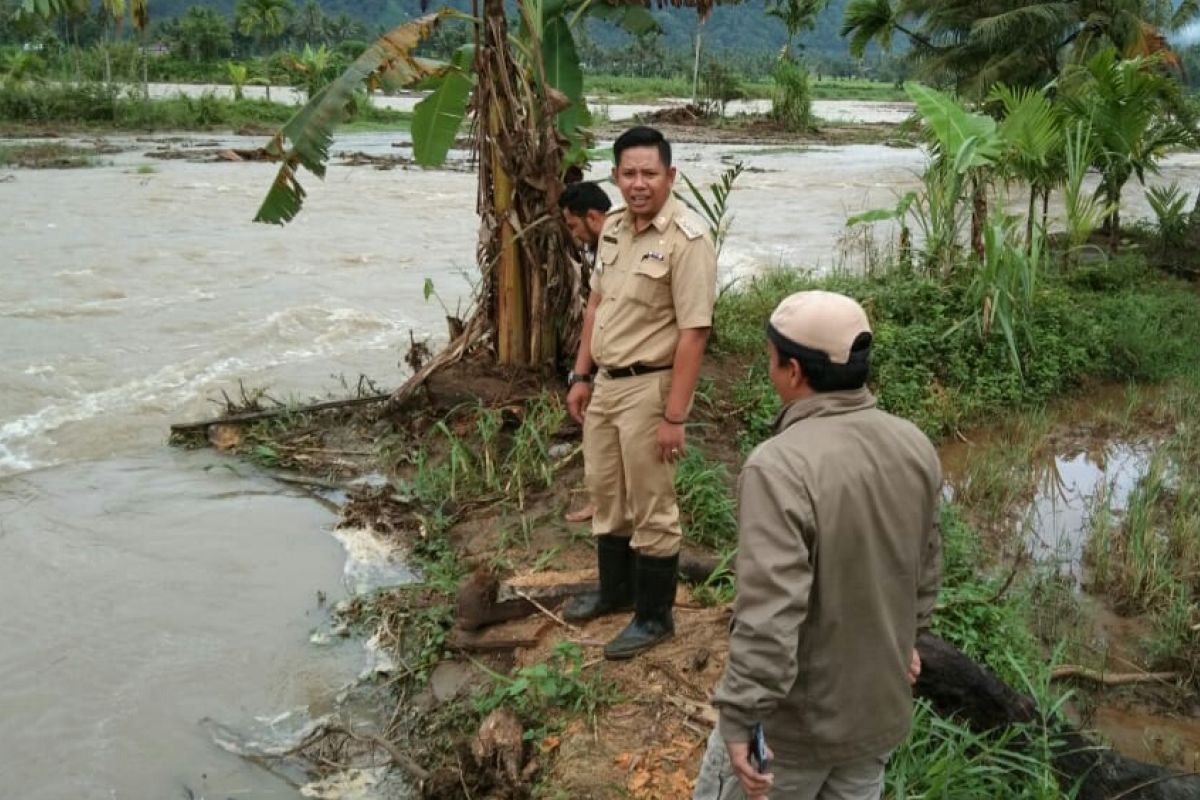 Sejumlah daerah di Solok Selatan kembali diterjang banjir, dua keluarga diungsikan