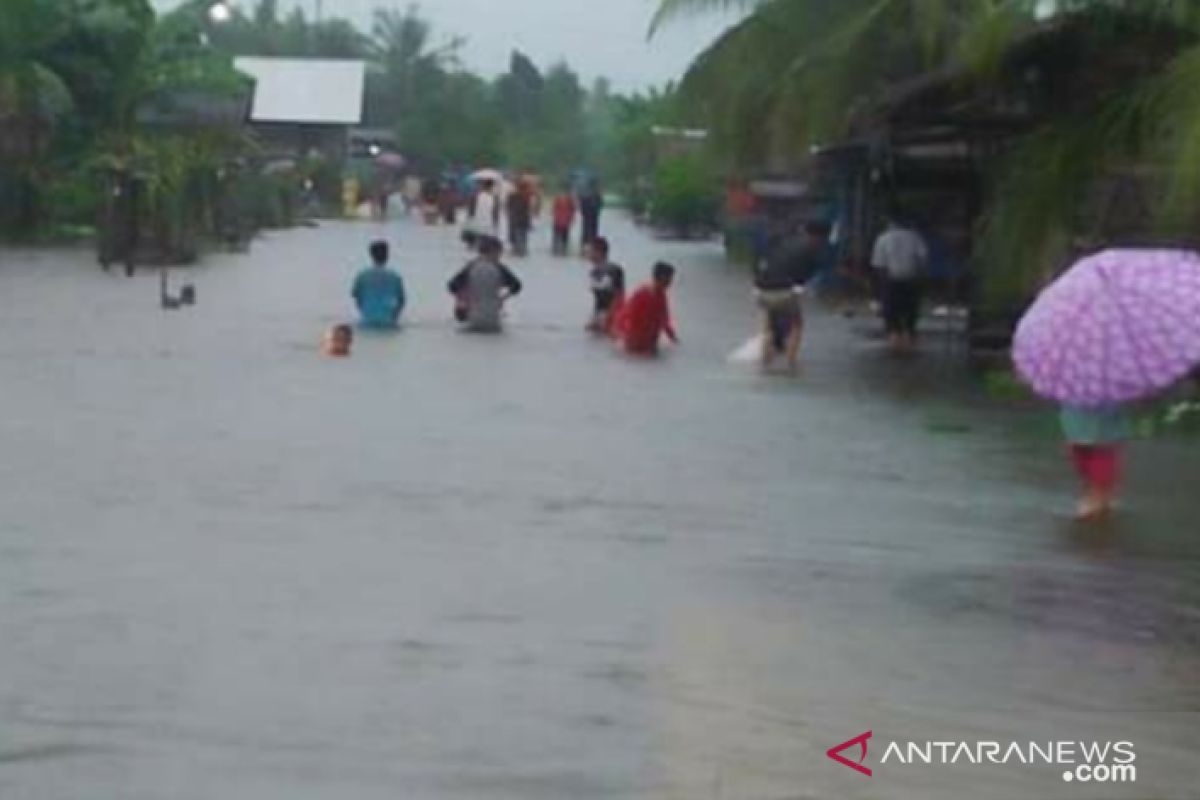 Wilayah hulu Kalbar berpotensi curah hujan tinggi
