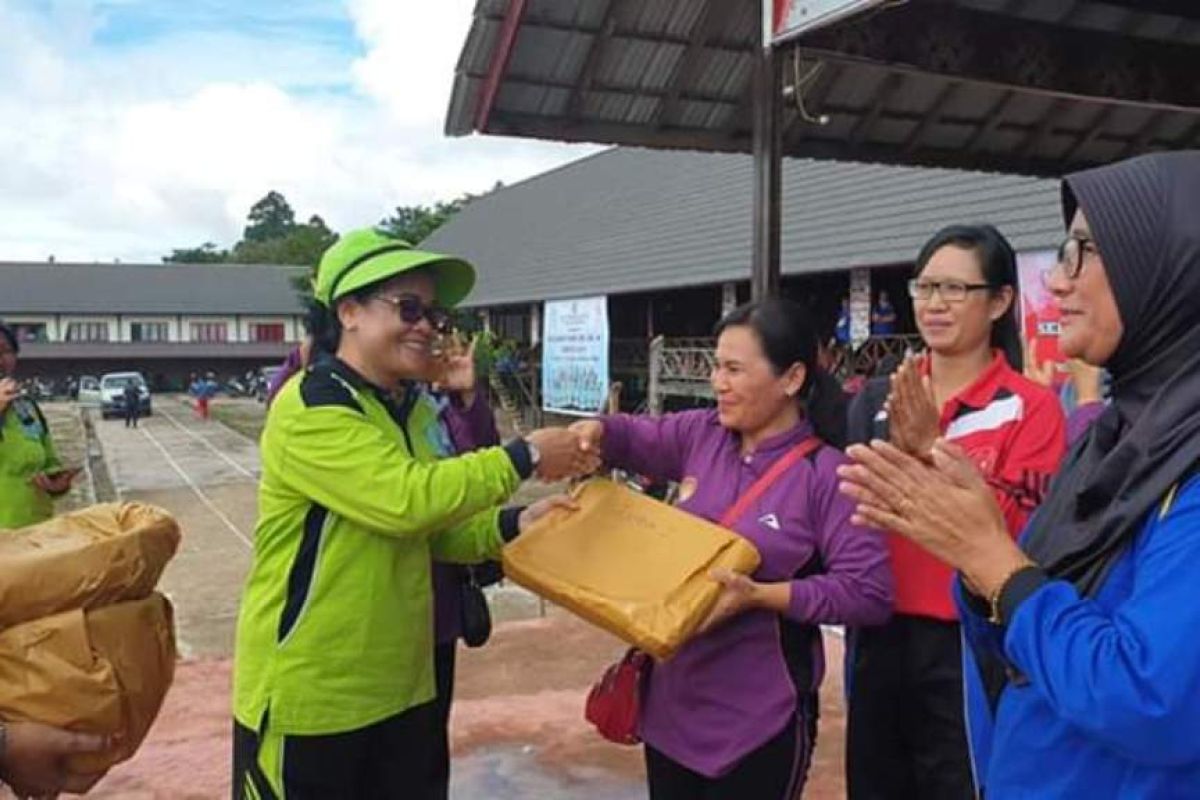 PKK-GOW Kabupaten Sekadau gelar senam sehat peringati hari ibu