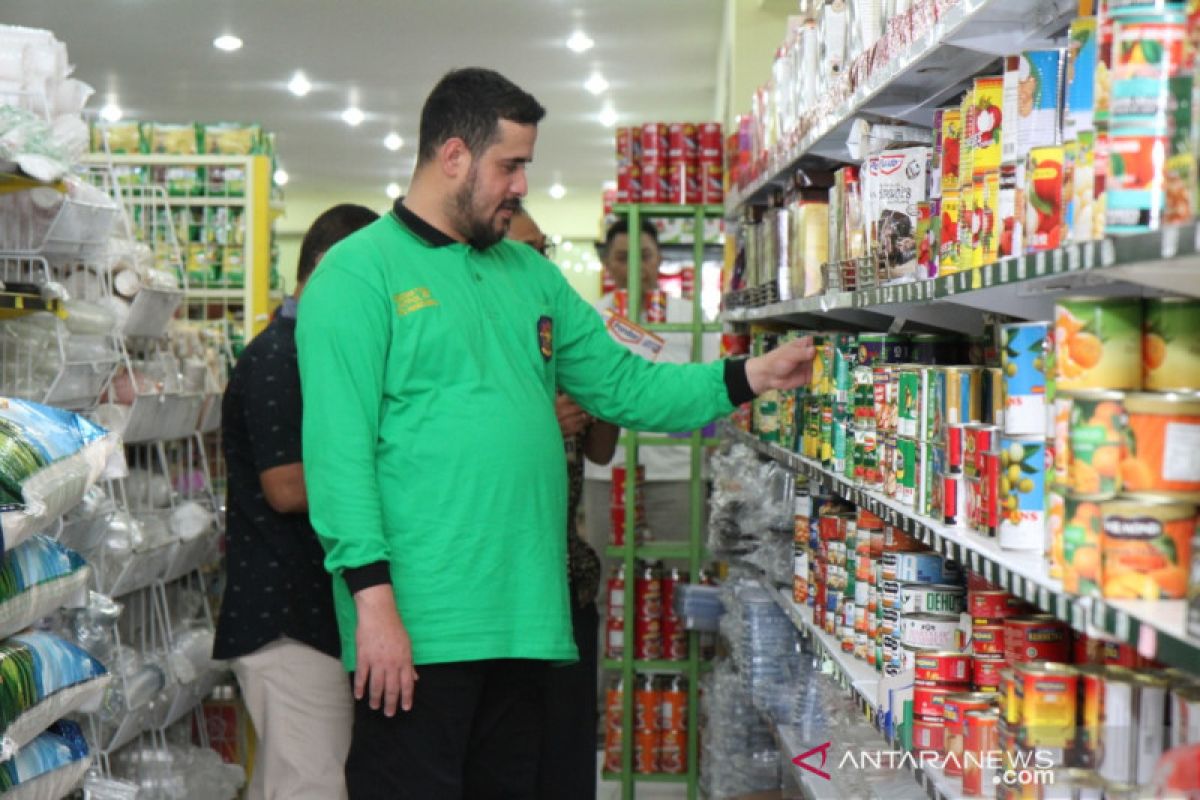 Wali Kota Probolinggo temukan bahan makanan kedaluwarsa saat inspeksi