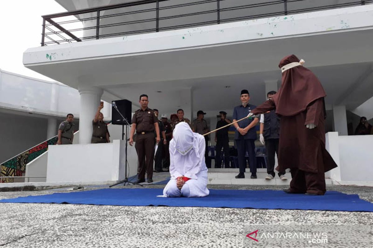 76 pelanggar syariat Islam di Aceh dicambuk