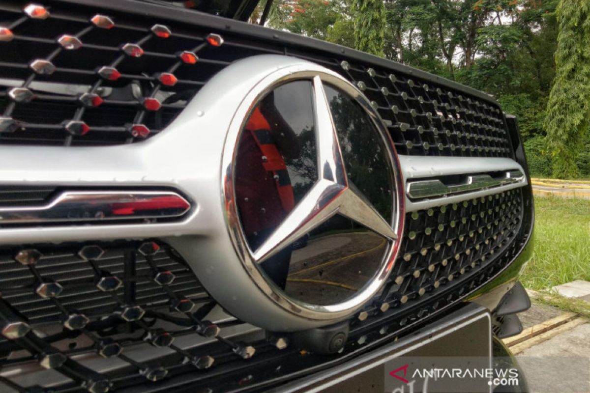 Terpilih jadi mobil dinas Jokowi, ini kelebihan Mercedes-Benz